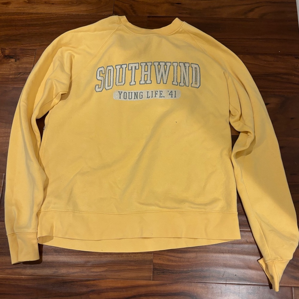 Young life South wind Yellow Sweatshirt Size Medium